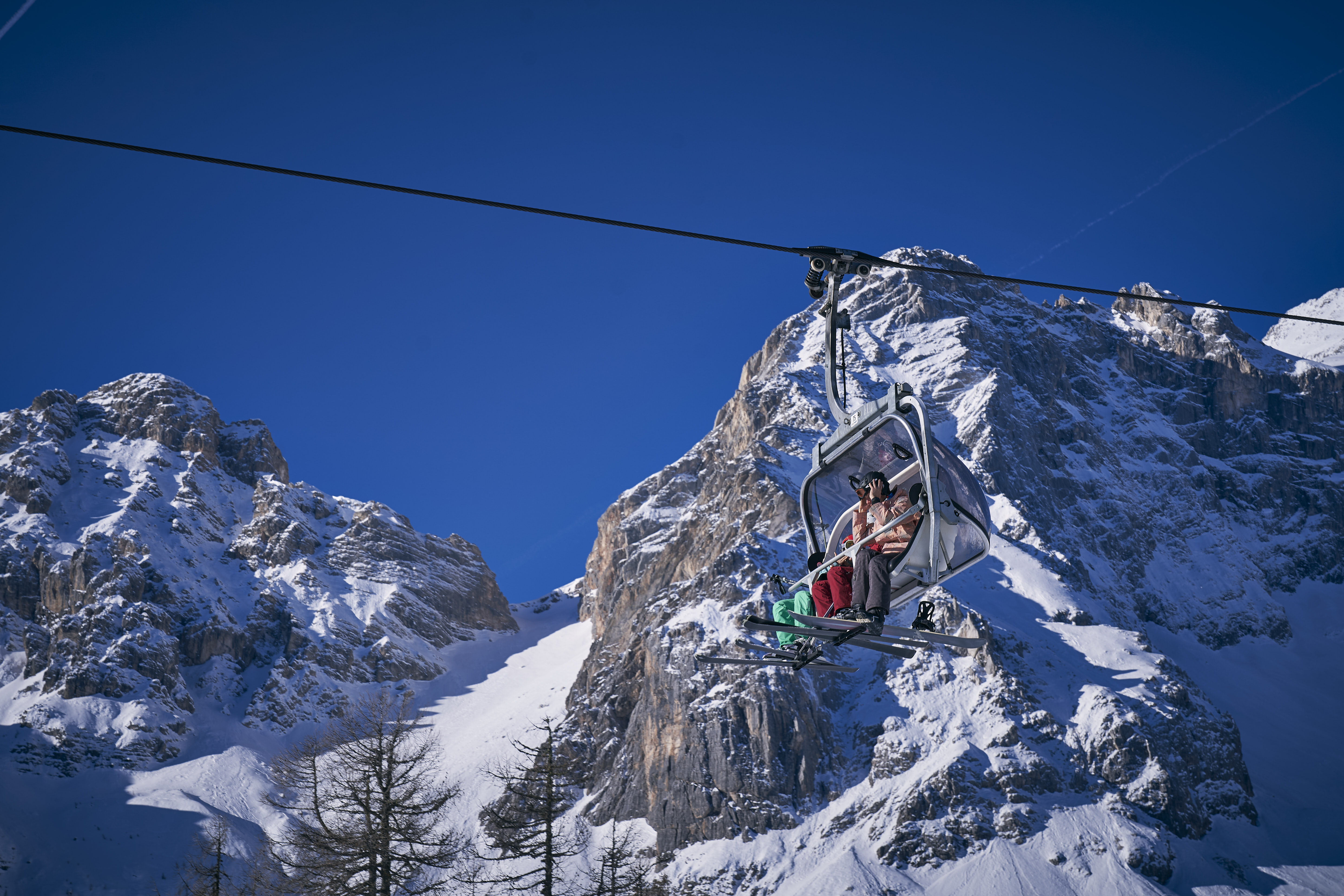 pista da sci con logo